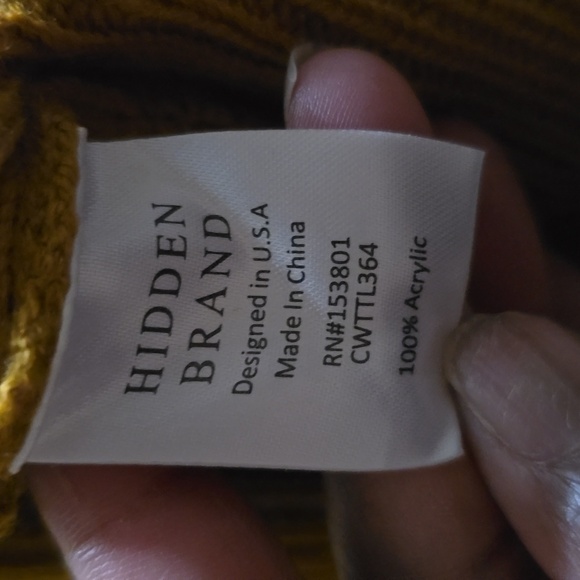 Hidden Brand Fringe Crop Cold Shoulder Sweater Size Small NWT - Picture 8 of 8